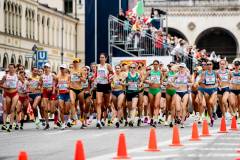 Marathon der Frauen und Männer. Die Frauen starten eine Stunde vor den Männern
Ma